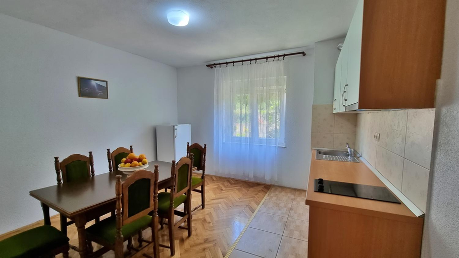 Others 2, Apartments Iko Nemira, Omiš