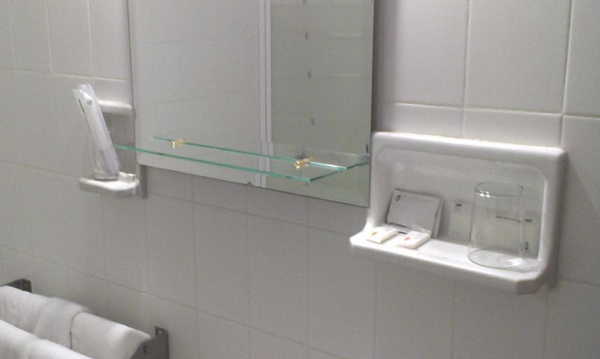 Bathroom 3, Hotel Marina Victoria, Cádiz