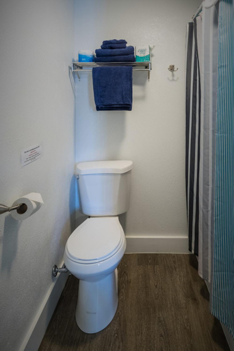 Bathroom 2, Gannett Peak Lodge, Sublette