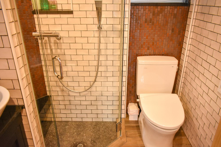 Bathroom 3, Penke Panke Lodge and Apartments, Hakuba