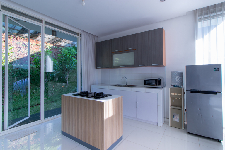 Others 4, De Reiz Villa Golf Syariah 4BR Family Only, Bandung