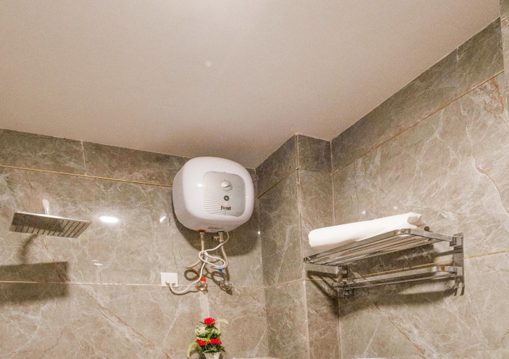 Bathroom 3, Octave Nirvana Suites, Gurgaon