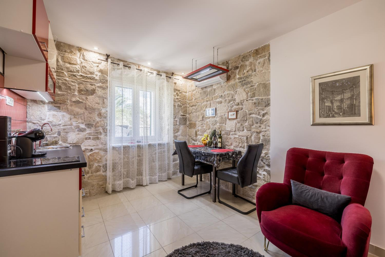 5, Holiday Home Riva Promenade, Split