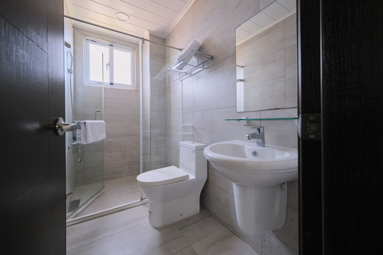 Bathroom 3, The Golden Sun B&B, Pingtung
