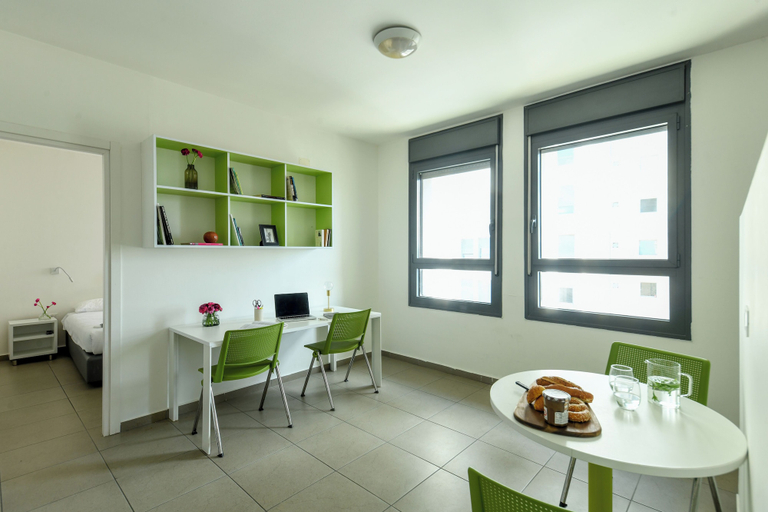 Others 5, 1 BR Apt w living room & learning area