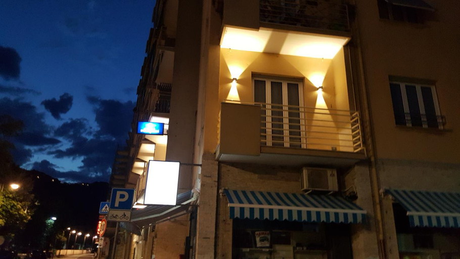 Exterior & Views 1, Albergo Aduepassi & Servizio Bike Shuttle, Savona