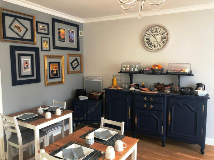 Others 5, No 6 B&B, Mayenne