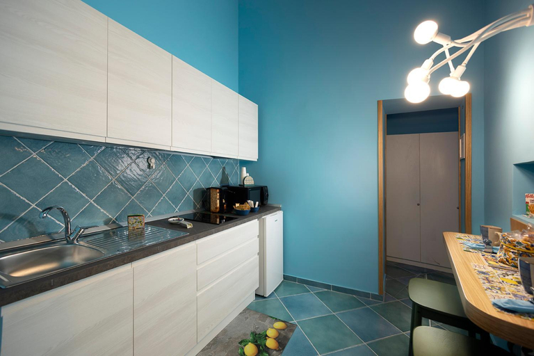 Others 4, Casina Lambis, Napoli