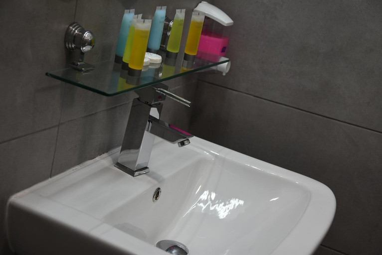 Bathroom 2, Rimon Cyprus Israeli Kosher Rooms, Larnaca