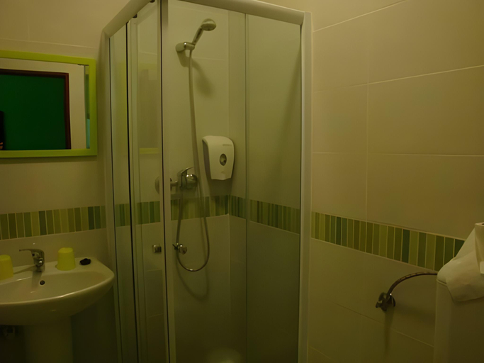 Bathroom 2, The Capital Boutique B&B, Peniche