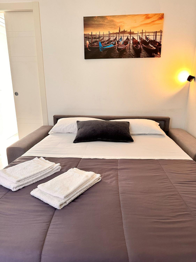 Others 2, Bnb apartment Ferrara, Udine