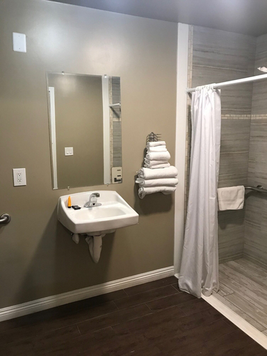 Bathroom 3, Corona Inn, Riverside