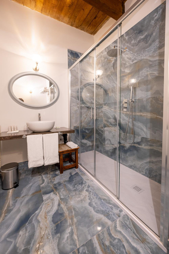 Bathroom 5, CASTELLO DI MONTEGRIDOLFO SPA RESORT, Rimini
