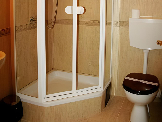 Bathroom 3, PENSIUNEA MAI, Rasinari