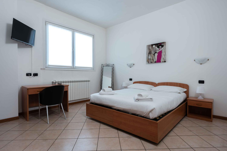 Others 3, Wayco Rooms, Como