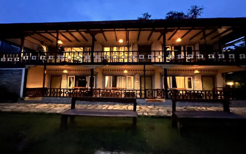 Exterior & Views