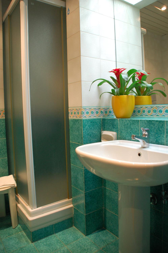 Bathroom, Benny, Catanzaro