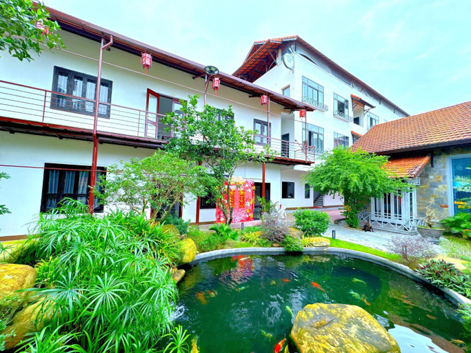 Exterior 12