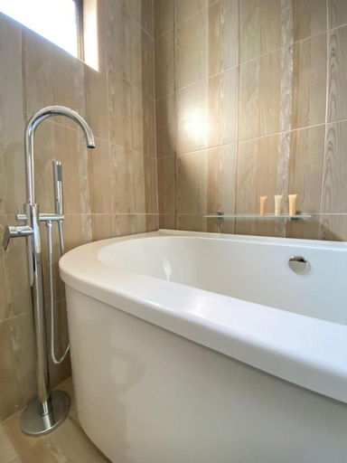 Bathroom 3, Cumberland Guest Lodge, Bulawayo