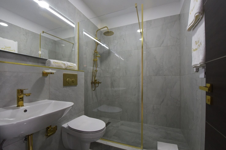 Bathroom 5, Hotel Grand Inn Berlin Weißensee, Berlin