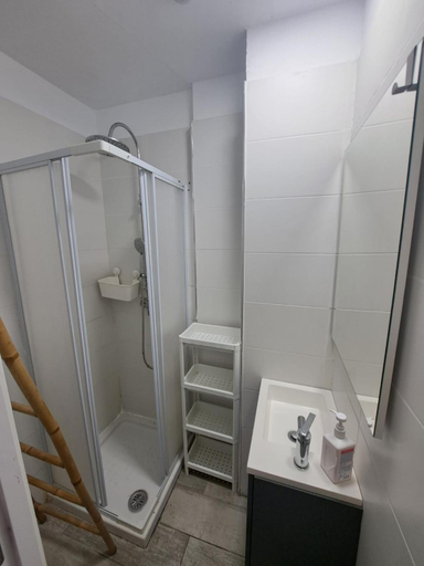 Bathroom 4, KYO Surf Hostel, Las Palmas