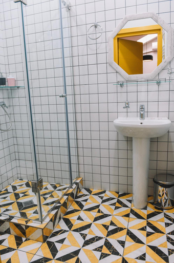 Bathroom, Sunny Rooftop Room on Rustaveli with Skylight Central Stay, Tbilisi