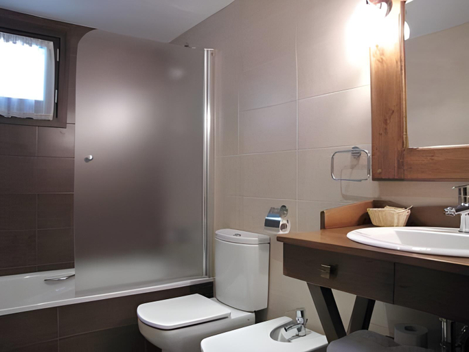Bedroom 2, Hotel Sesue, Huesca
