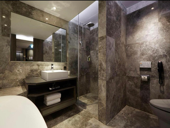 Bathroom 13