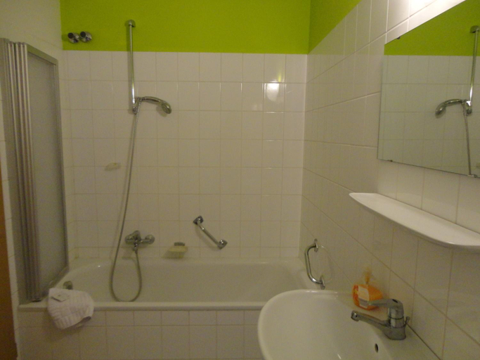 Bathroom 2, Hotel Arheilger Hof, Darmstadt