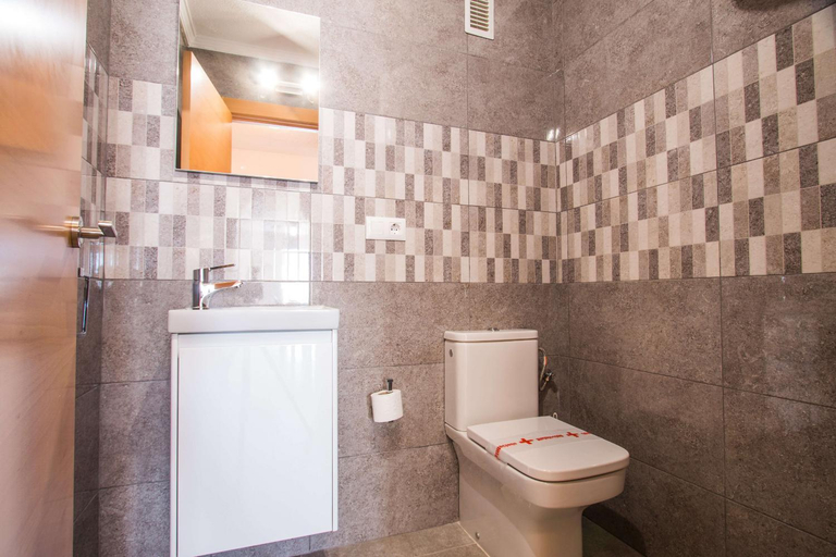 Bathroom 2, Villa Erik - PlusHolidays, Alicante