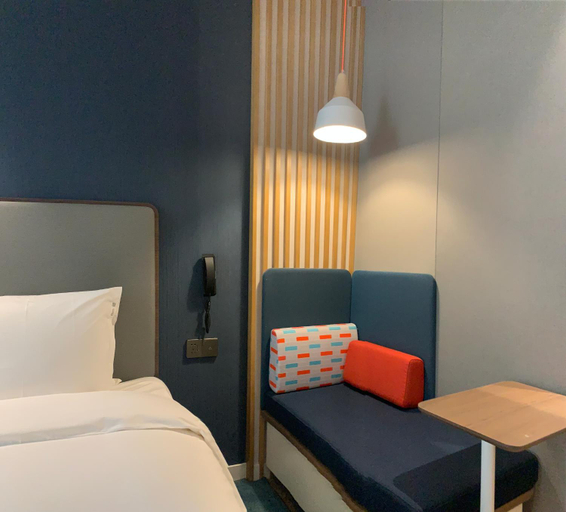 Bedroom 2, Holiday Inn Express Shanghai Kangqiao By IHG, Shanghai