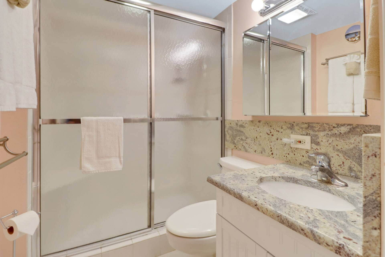 Bathroom, Beach & Tennis 1802, Lee