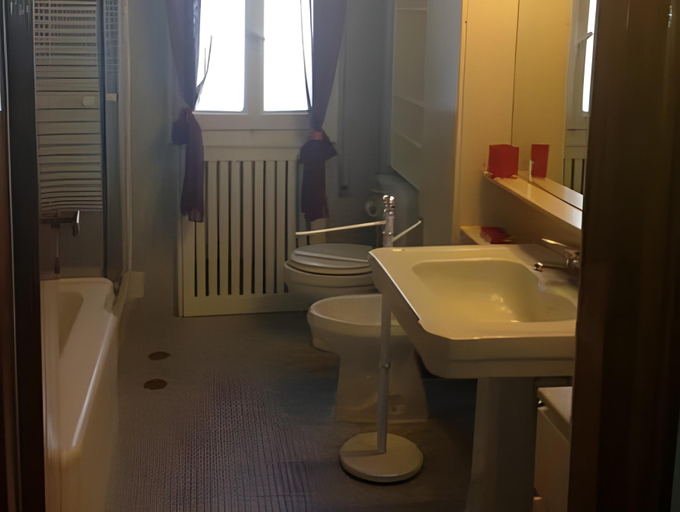 Bathroom 3, Galleria Del Reno, Bologna