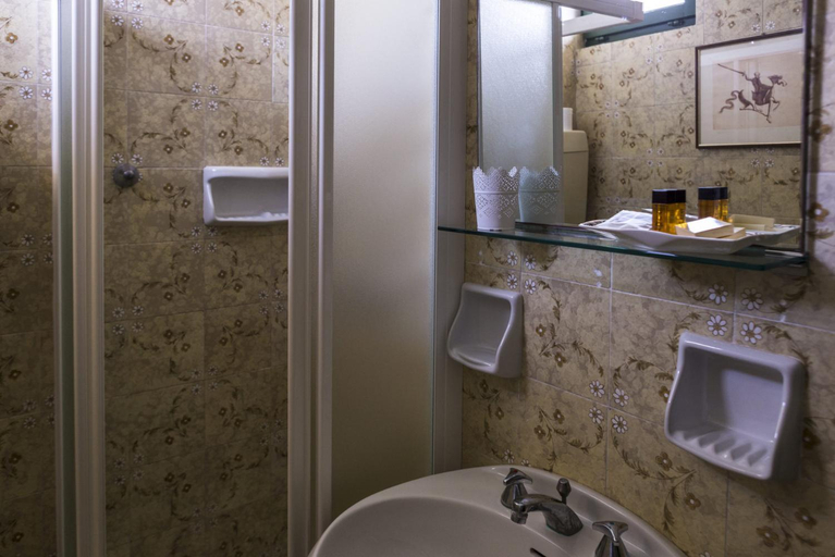Bathroom 2, La Caletta Hotel Bolognese, Verona