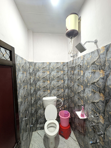 Bathroom, HKG Homestay Uttar Pradesh, Varanasi