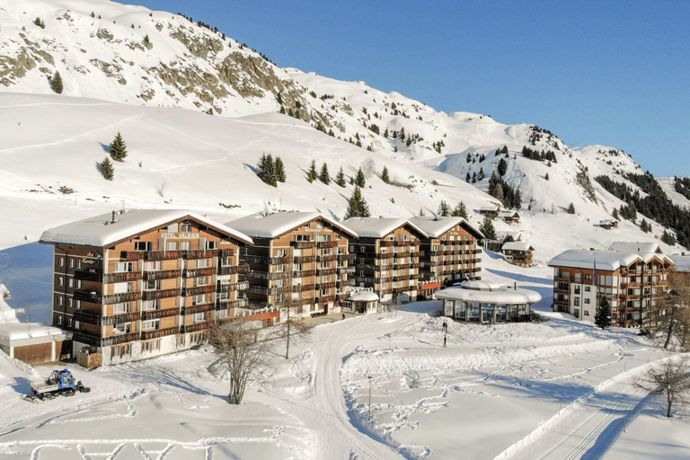Exterior & Views 2, Hollandia 18, Raron