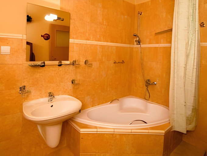 Bathroom 3, Hotel PROTEA, Bolesławiec