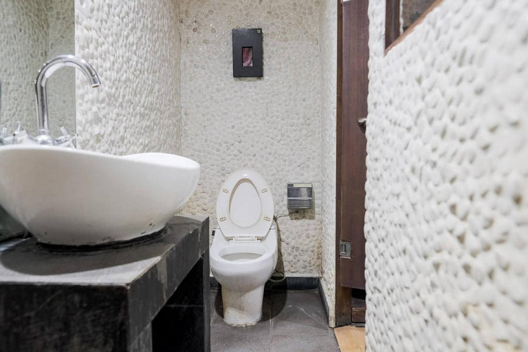 Bathroom 10