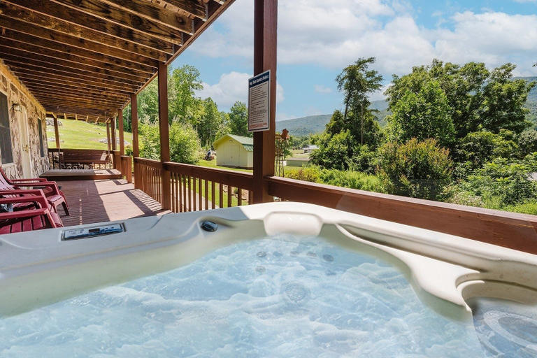 Sport & Beauty 4, Cove Mountain Rest 3 Bedroom Home by RedAwning, Sevier