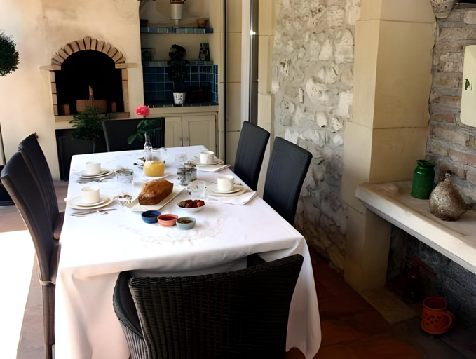 Food & Drinks 5, La Maison Des Autres, chambres d'hotes, piscine chauffee, suite pour 2 avec SPA privatif - SPA non d, Gard