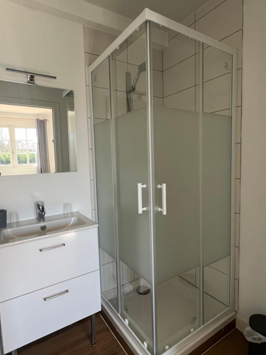Bathroom 3, Hotel Restaurant La Tonnelle, Gironde