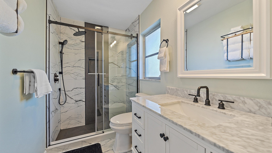 Bathroom 3, Fanta Sea 3 Bedroom Home, Sarasota