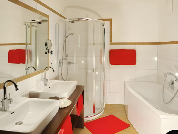 Bathroom 3, Familienhotel Moos Alm, Lienz
