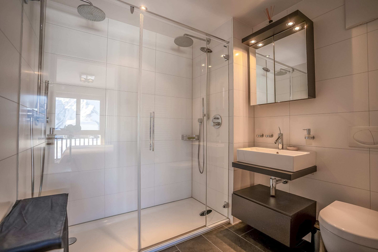 Bathroom 3, Caspar Penthouse, Raron