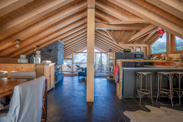 Food & Drinks 4, Caspar Penthouse, Raron