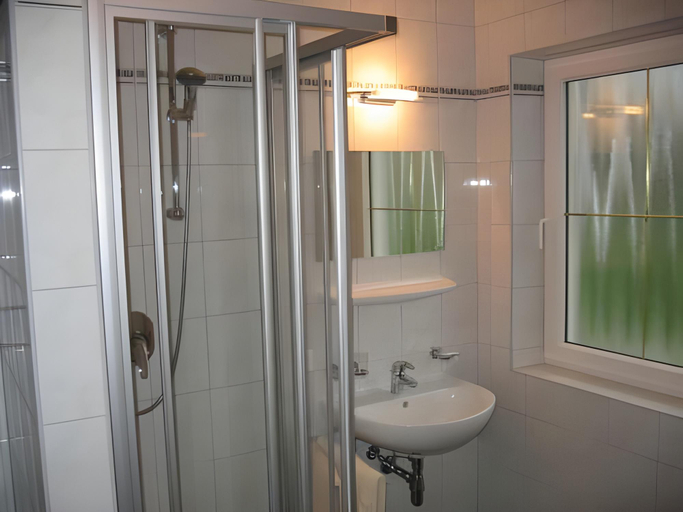 Bathroom 2, Alpen Boutique Hotel Alpetta, Landeck