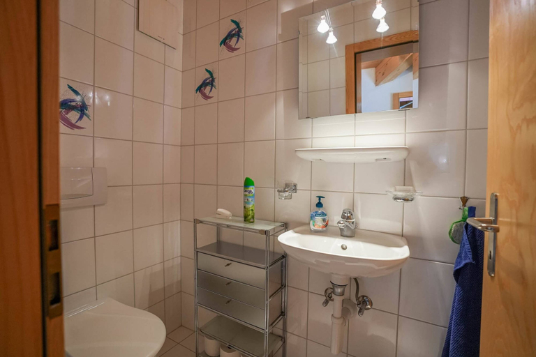 Bathroom 3, Brunnen Attika, Raron