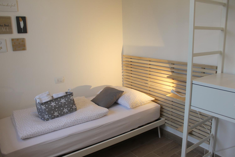 Bedroom 1, All'antico ulivo Affittacamere, Udine