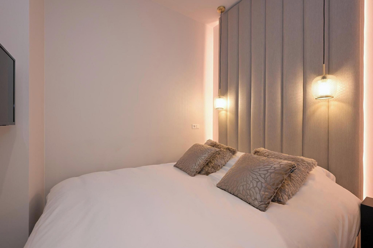 Bedroom 4, Novallure Downtown, The Hague