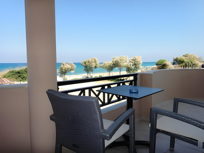 Others 5, Enorme Teatro Beach - Adults Only, Crete